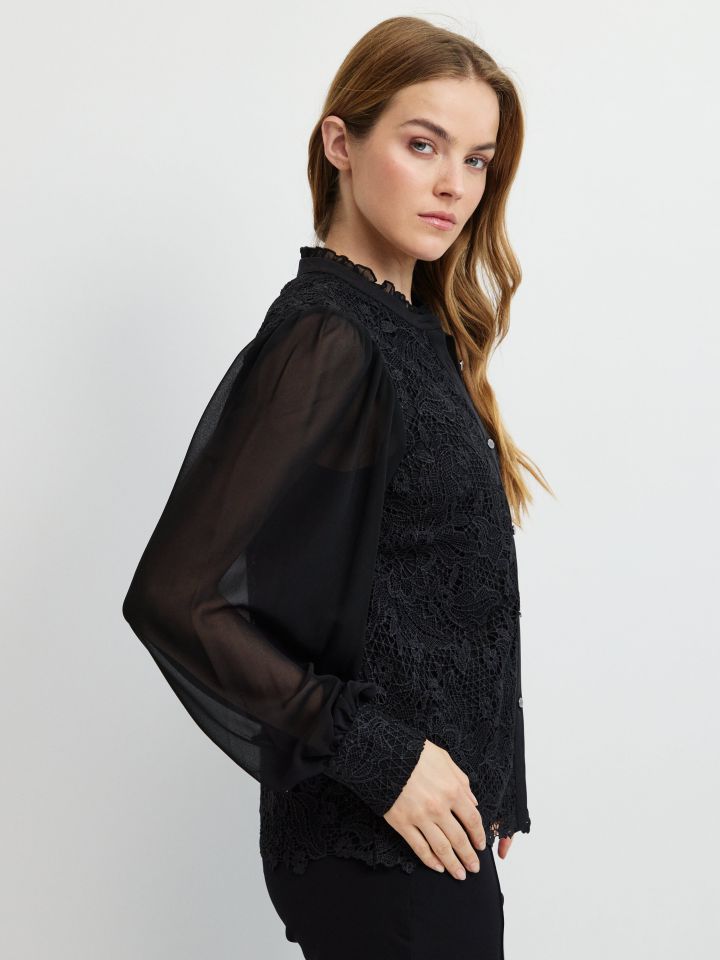 חולצה תחרה שילוב שיפון בצבע שחור