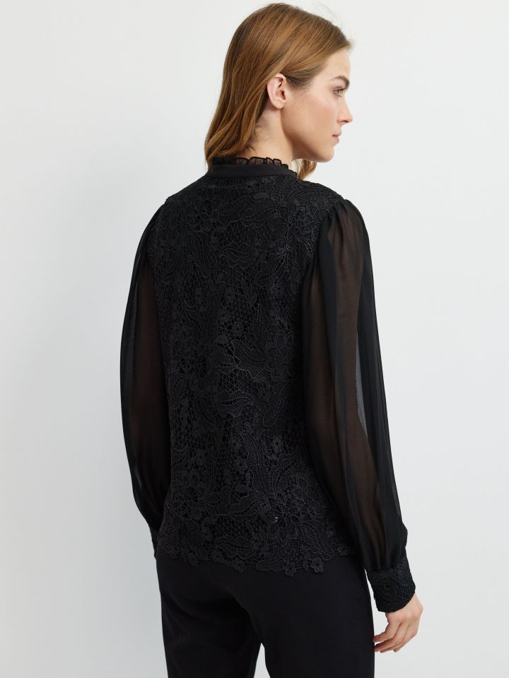 חולצה תחרה שילוב שיפון בצבע שחור