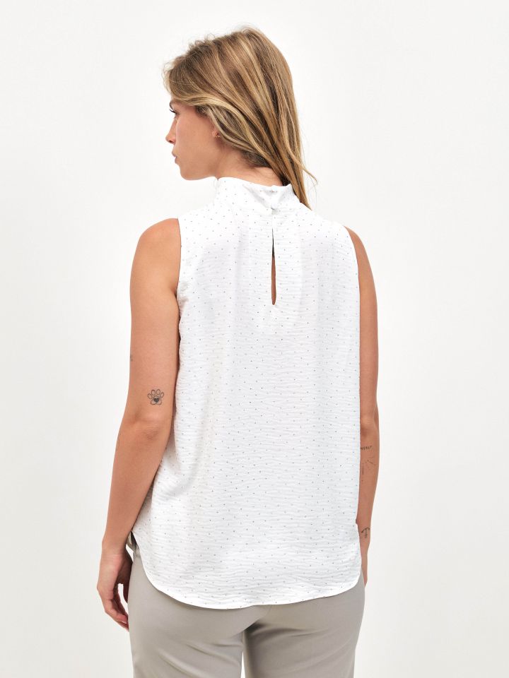 חולצה קולר פייטים בצבע אופוויט