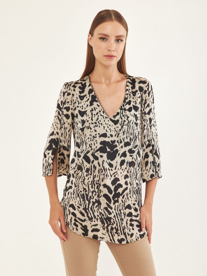 חולצה V דפוס לולאות בצבע בייז’