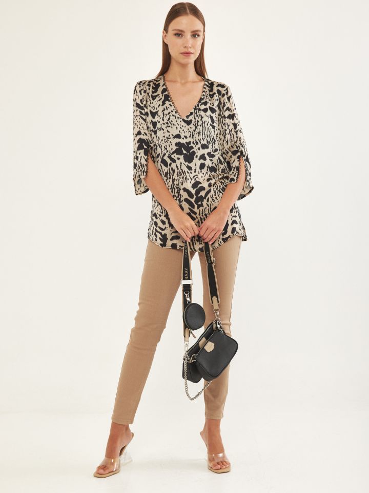 חולצה V דפוס לולאות בצבע בייז’