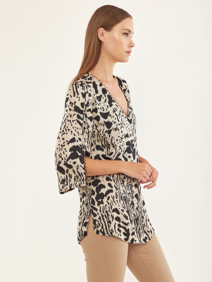 חולצה V דפוס לולאות בצבע בייז’