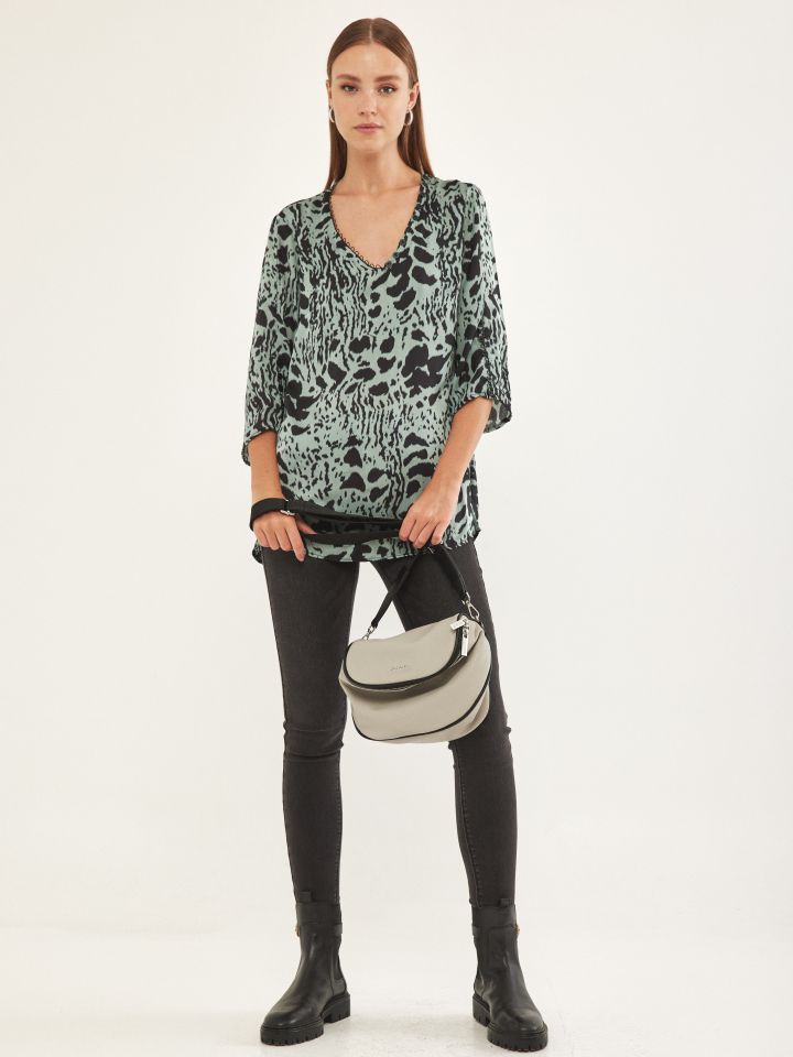 חולצה V דפוס לולאות בצבע ירוק בהיר