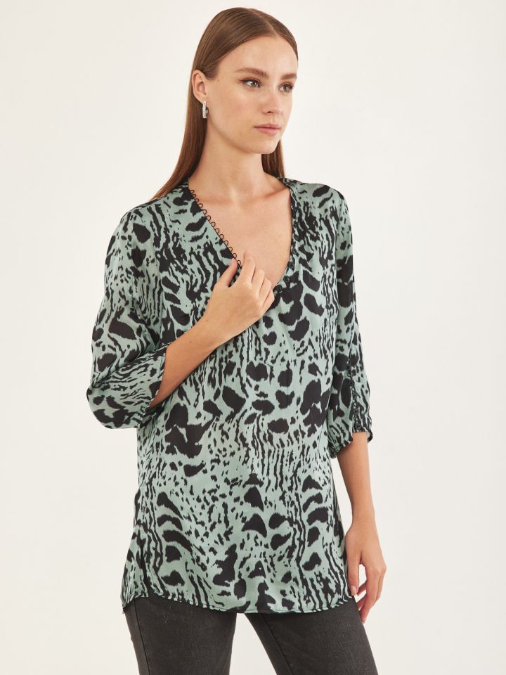 חולצה V דפוס לולאות בצבע ירוק בהיר