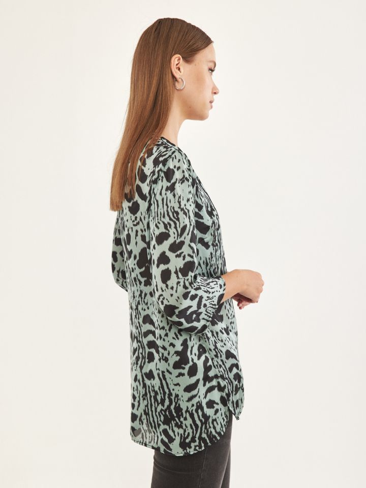 חולצה V דפוס לולאות בצבע ירוק בהיר