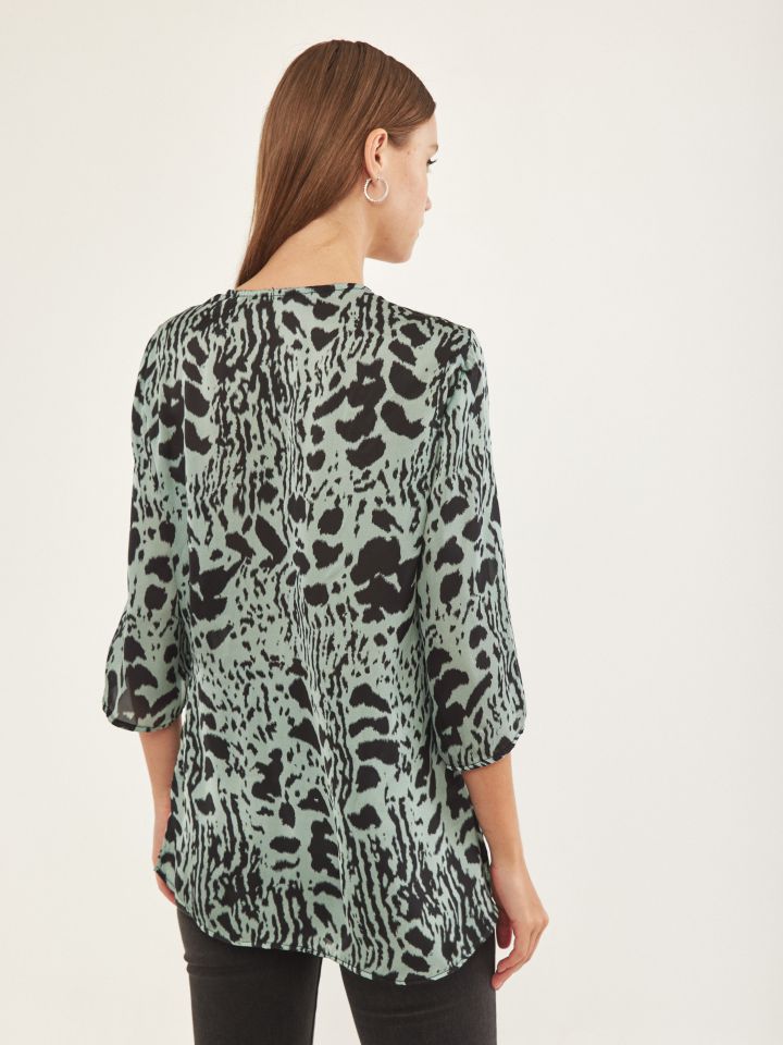 חולצה V דפוס לולאות בצבע ירוק בהיר