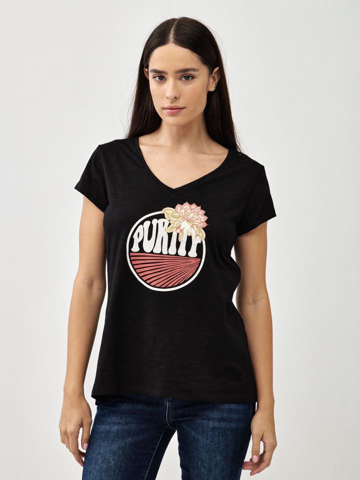חולצה V דפוס PURITY בצבע שחור