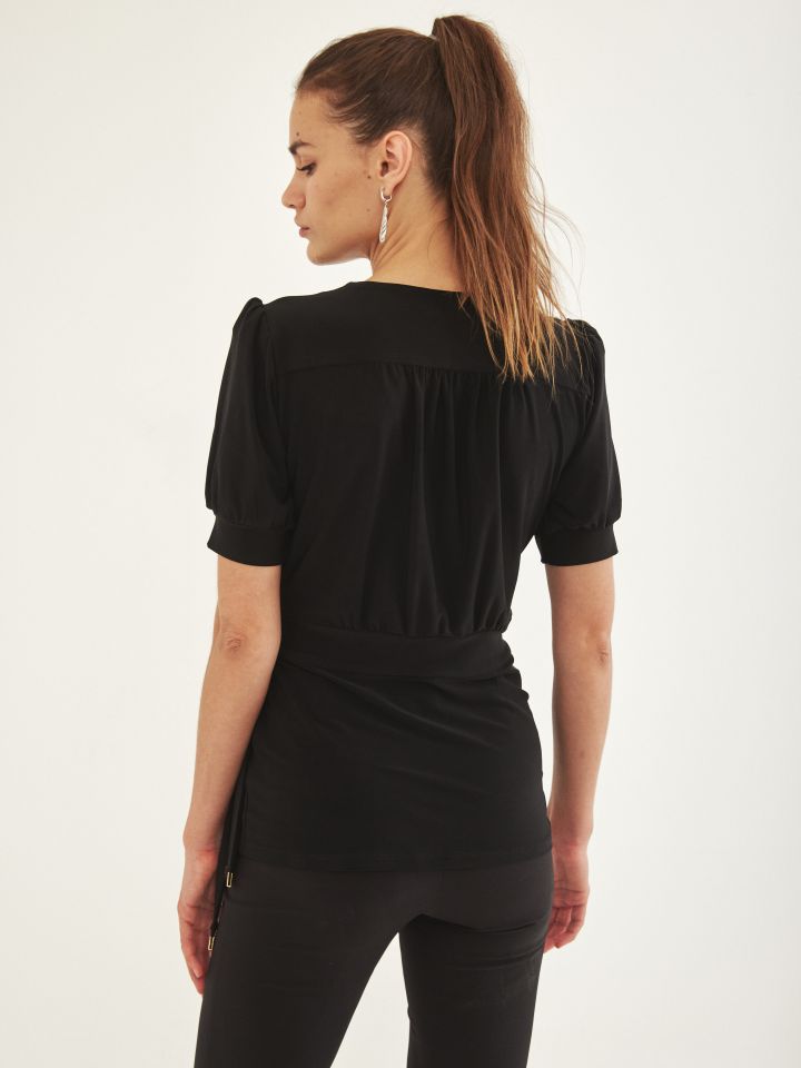 חולצה מעטפה קשירה אבזמים בצבע שחור