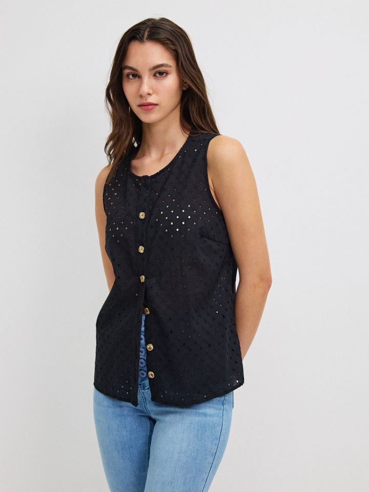 חולצה קרושה כפתורים בצבע שחור