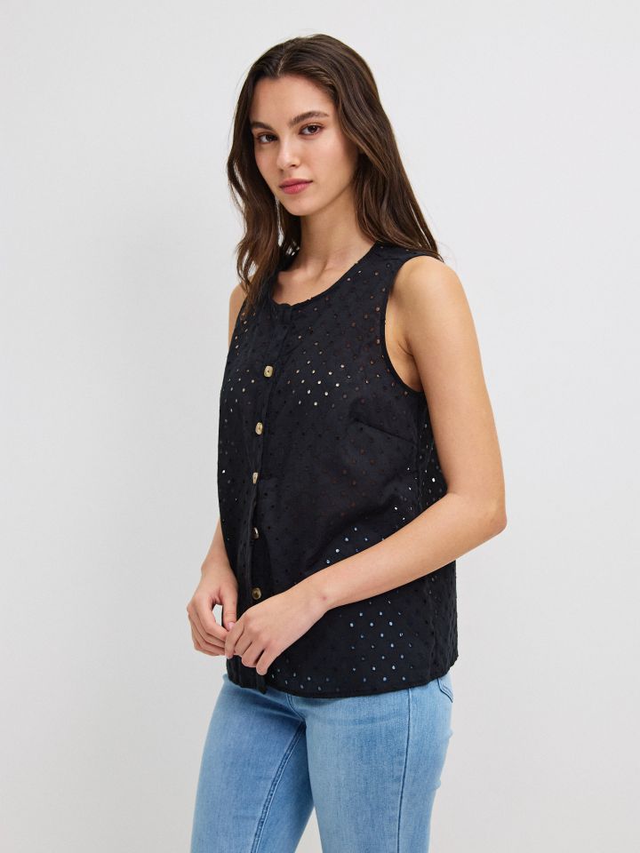 חולצה קרושה כפתורים בצבע שחור