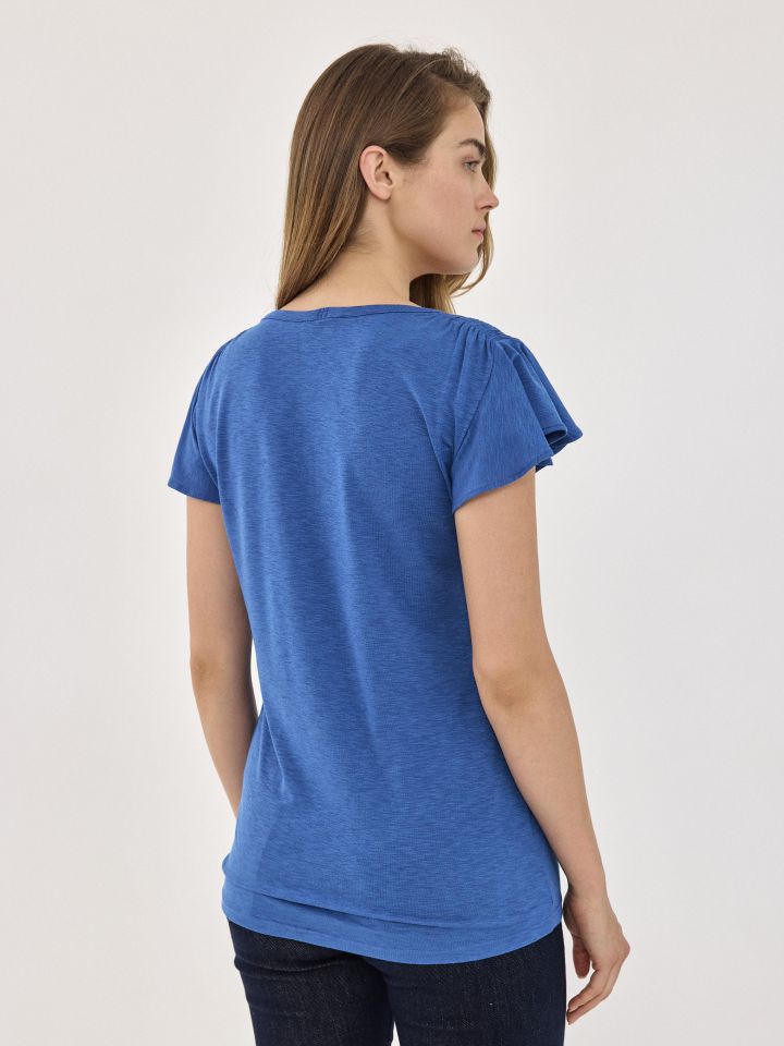 חולצה V סלאב כיווצים בכתפיים PROMO בצבע כחול רויאל