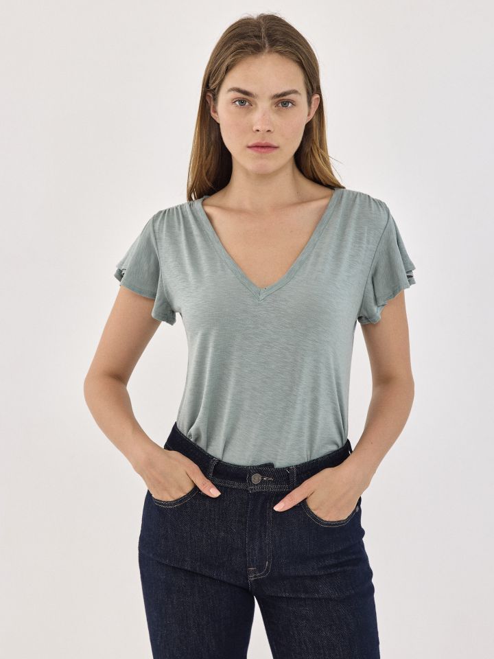 חולצה V סלאב כיווצים בכתפיים PROMO בצבע ירוק