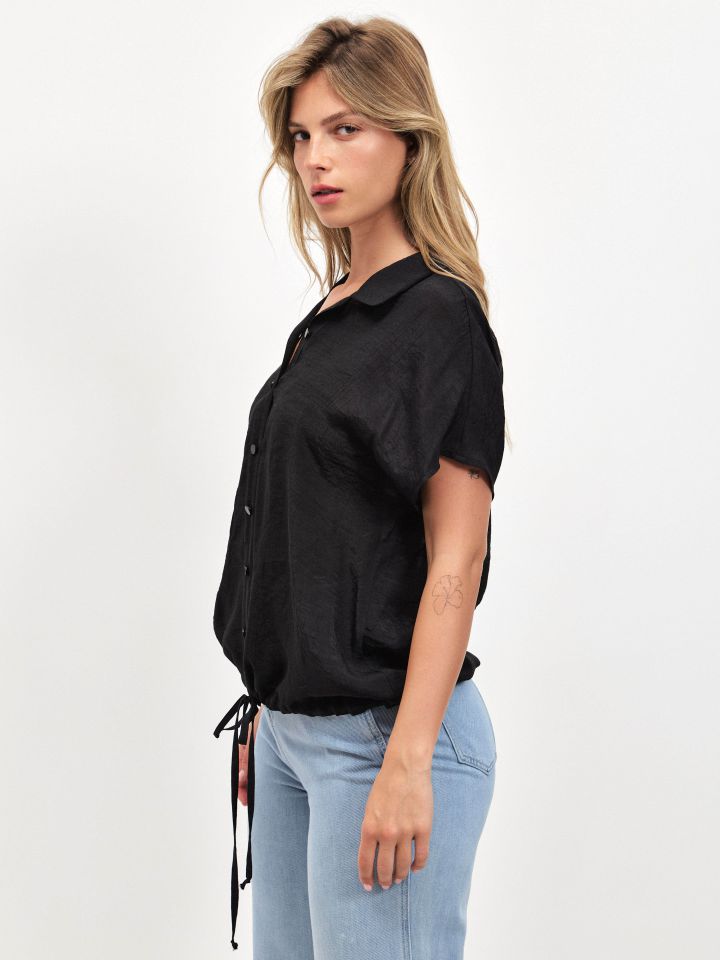 חולצה צוארון קשירה במותן PROMO בצבע שחור