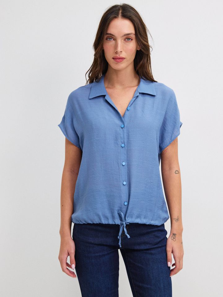 חולצה צוארון קשירה במותן PROMO בצבע תכלת