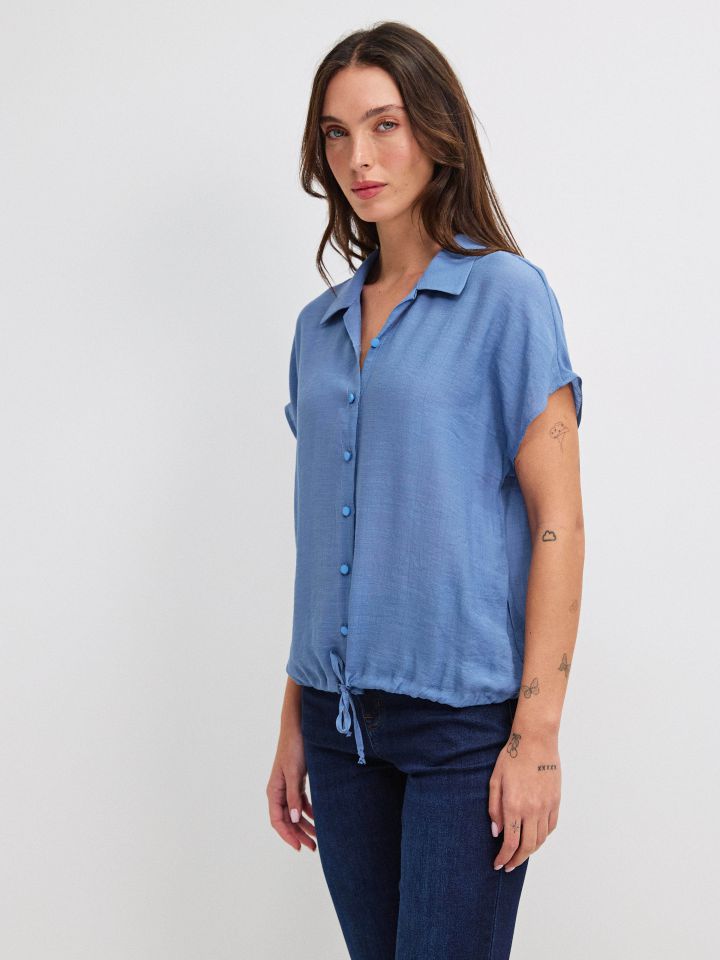 חולצה צוארון קשירה במותן PROMO בצבע תכלת