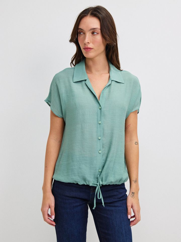 חולצה צוארון קשירה במותן PROMO בצבע ירוק