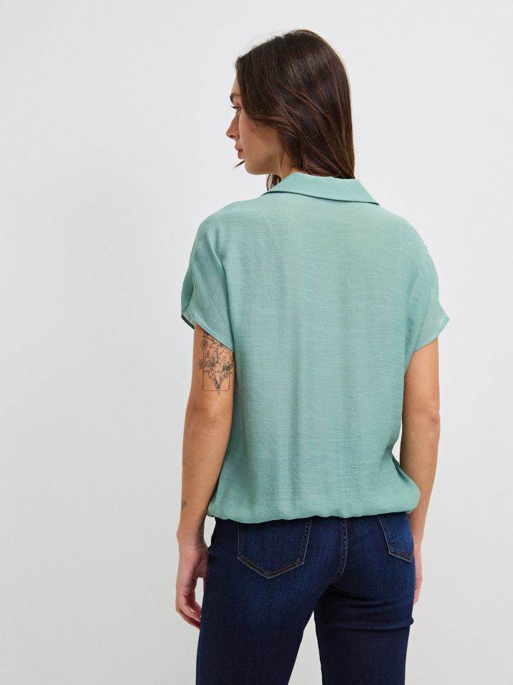 חולצה צוארון קשירה במותן PROMO בצבע ירוק