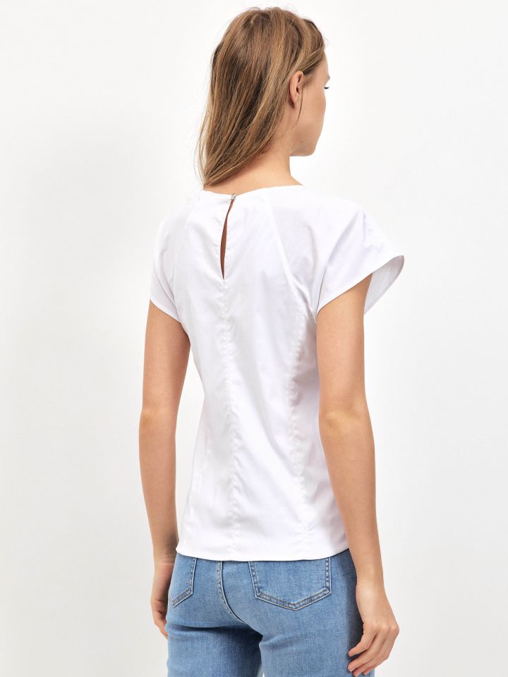 חולצה שרוול מלמלה בצבע לבן