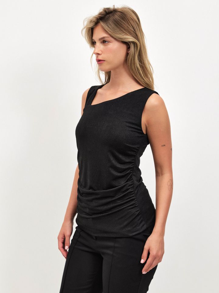 חולצה לורקס כיווצי צד בצבע שחור