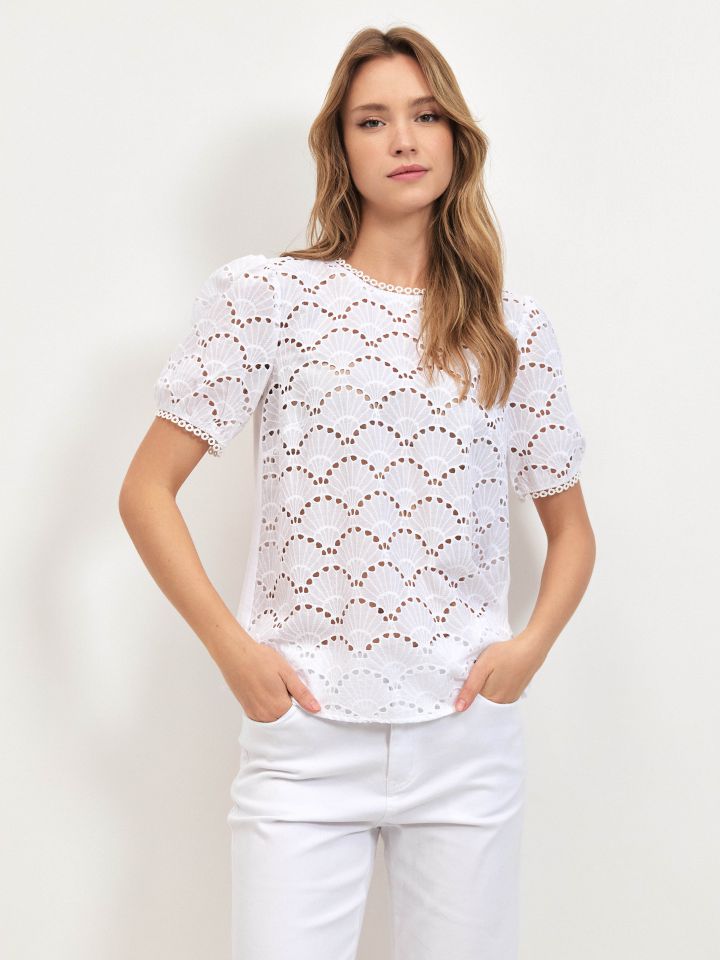 חולצה פרונט קרושה בצבע לבן