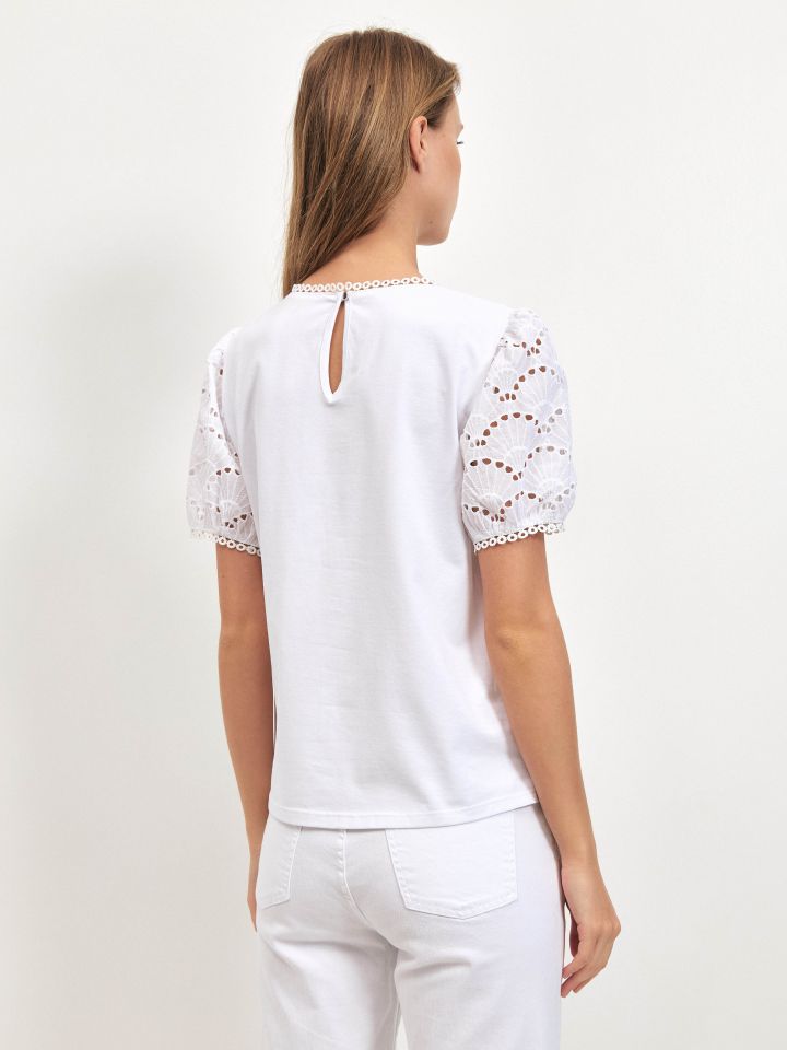 חולצה פרונט קרושה בצבע לבן