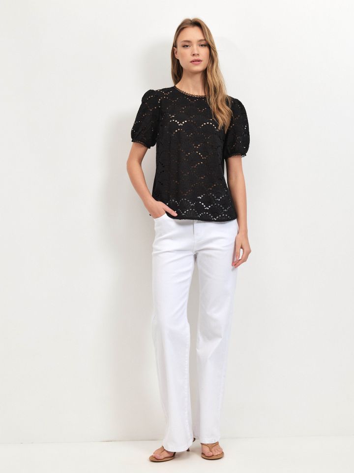 חולצה פרונט קרושה בצבע שחור