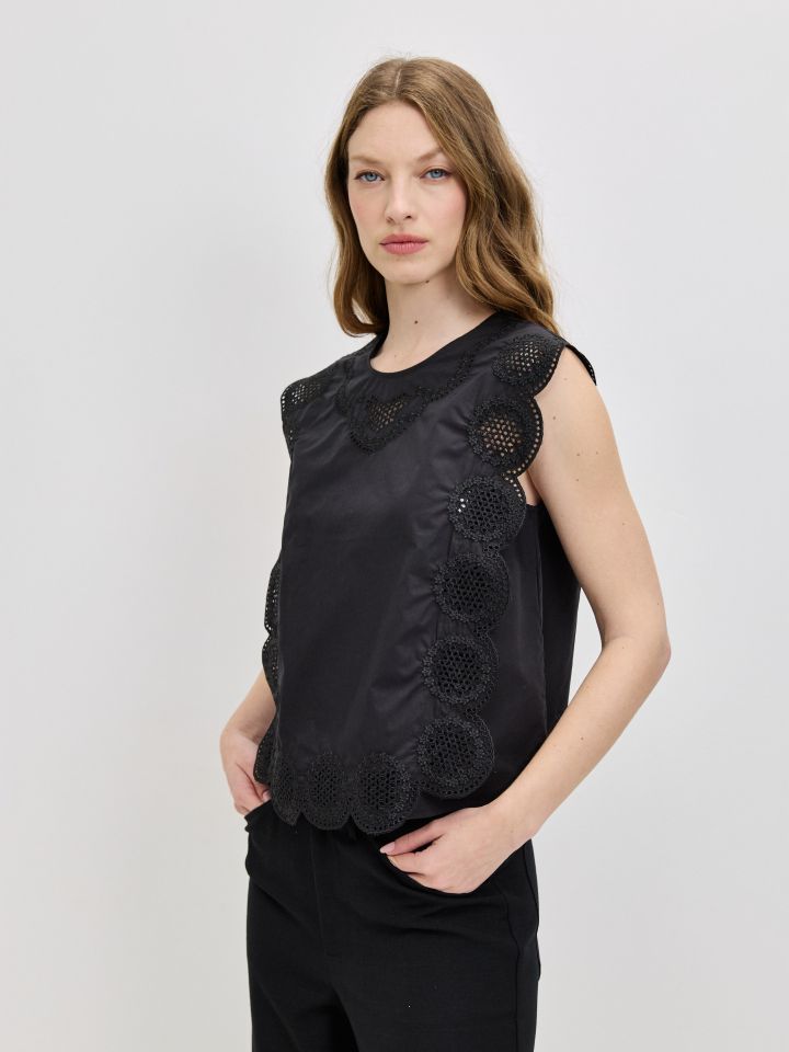 חולצה קרושה בצבע שחור