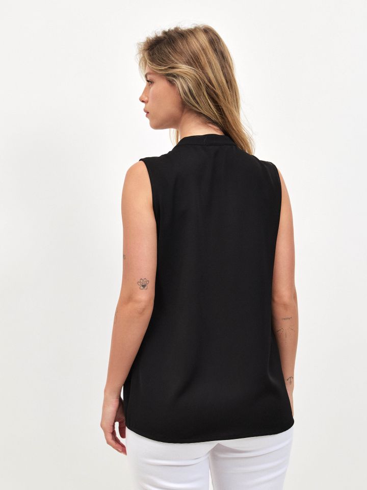 חולצה V כפתור PROMO בצבע שחור