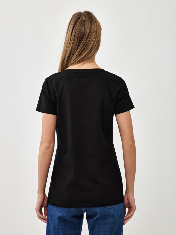 חולצה V נעליים PROMO בצבע שחור