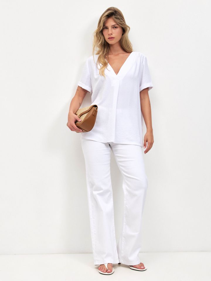 חולצה V כיווצים  PROMO בצבע לבן