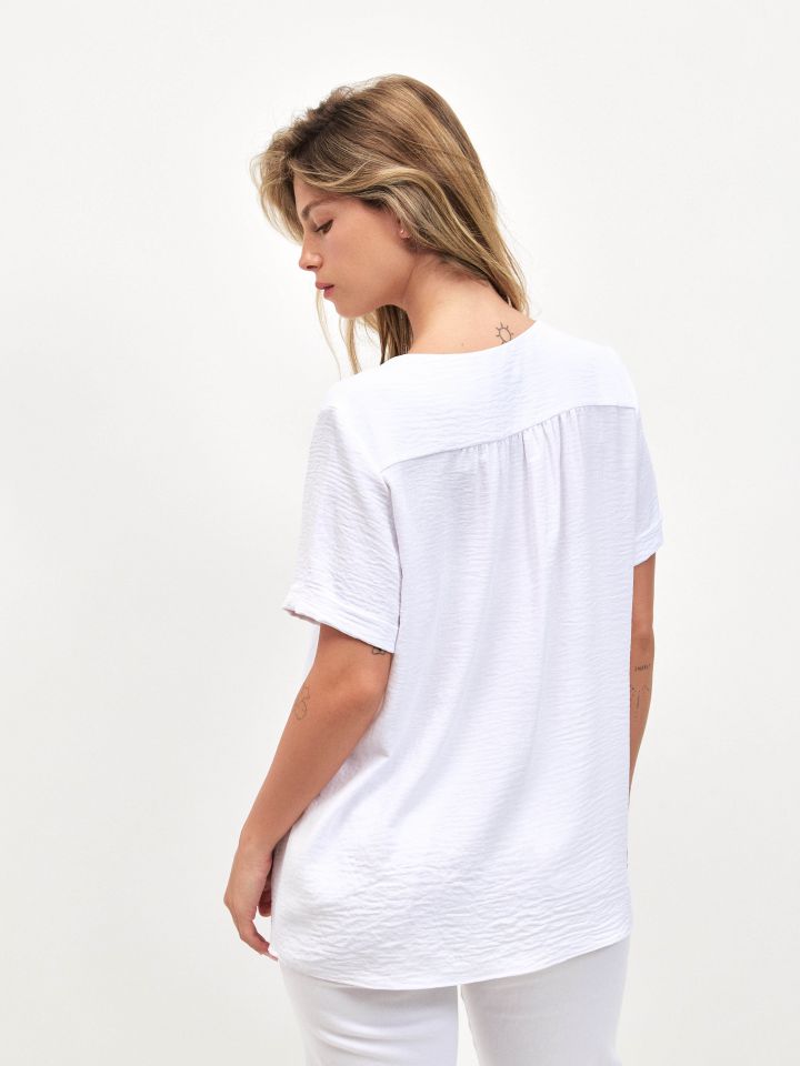 חולצה V כיווצים  PROMO בצבע לבן