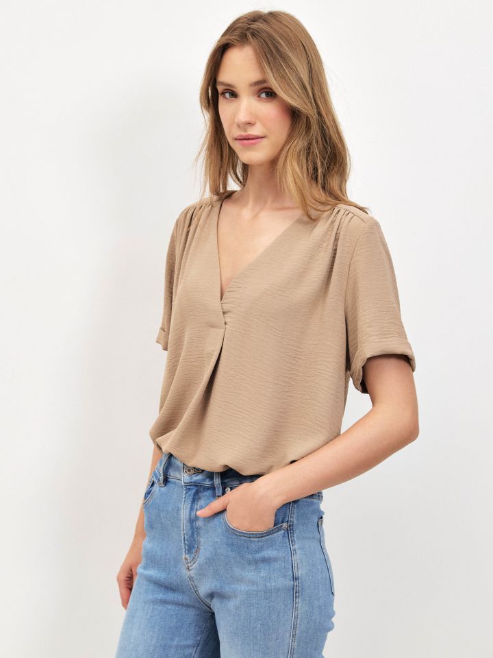 חולצה V כיווצים  PROMO בצבע בייז’