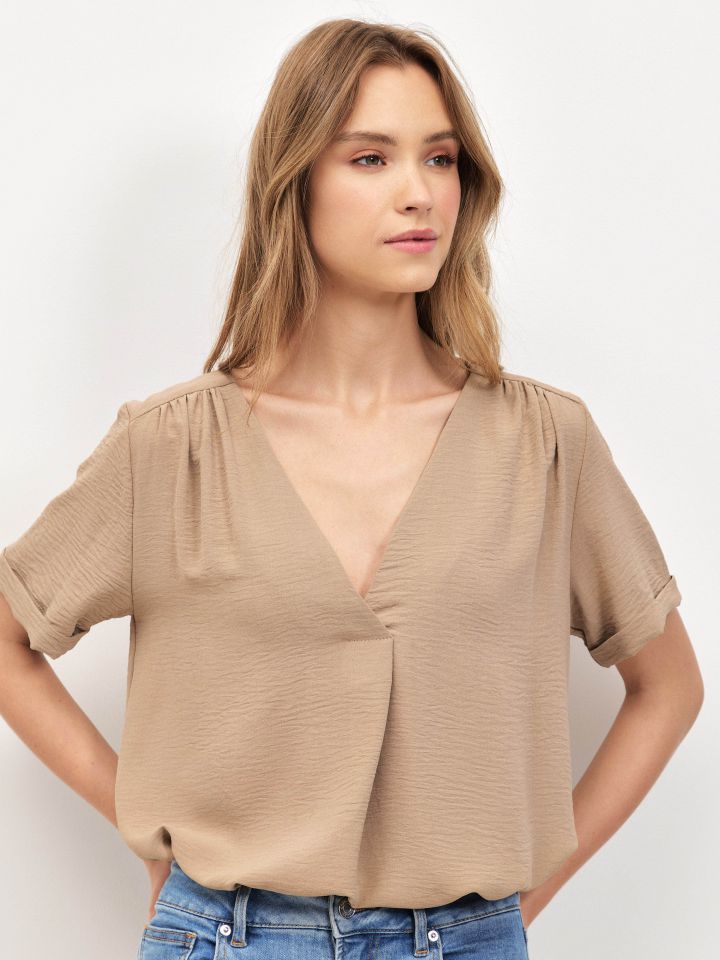 חולצה V כיווצים  PROMO בצבע בייז’