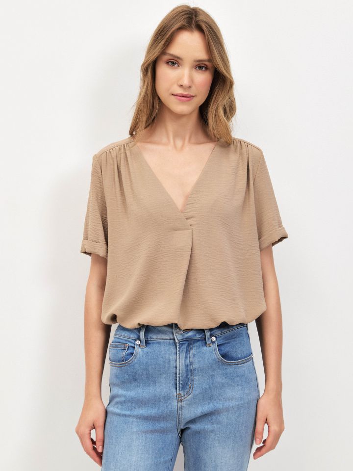 חולצה V כיווצים  PROMO בצבע בייז’