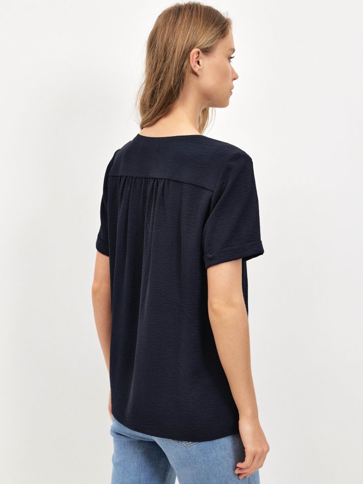 חולצה V כיווצים  PROMO בצבע נייבי