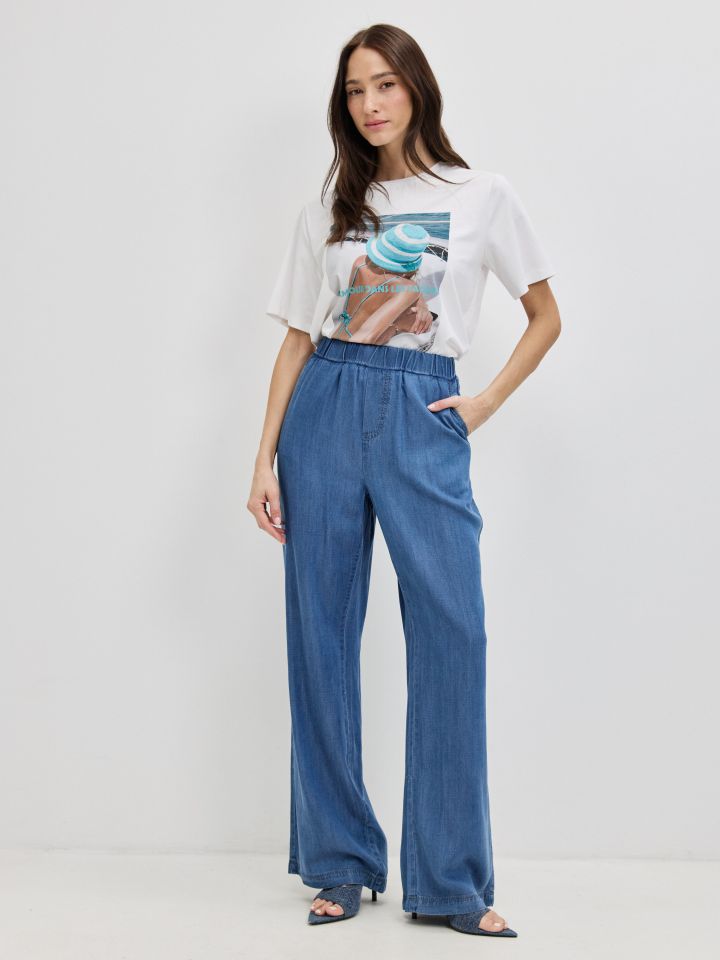 חולצה דפוס AMOUR PROMO בצבע לבן