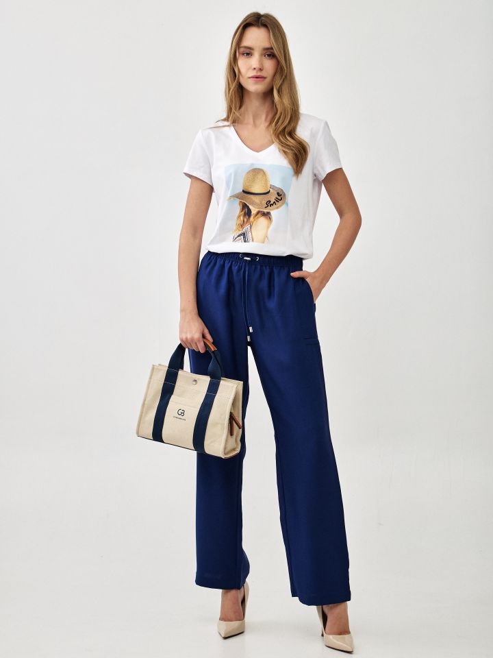 חולצה V כובע PROMO בצבע לבן