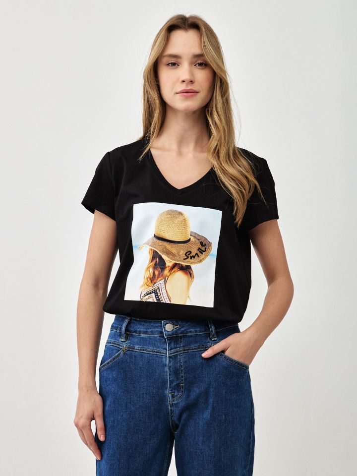 חולצה V כובע PROMO בצבע שחור