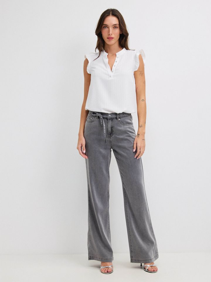 חולצה שינה כפתורי יהלומים בצבע אופוויט