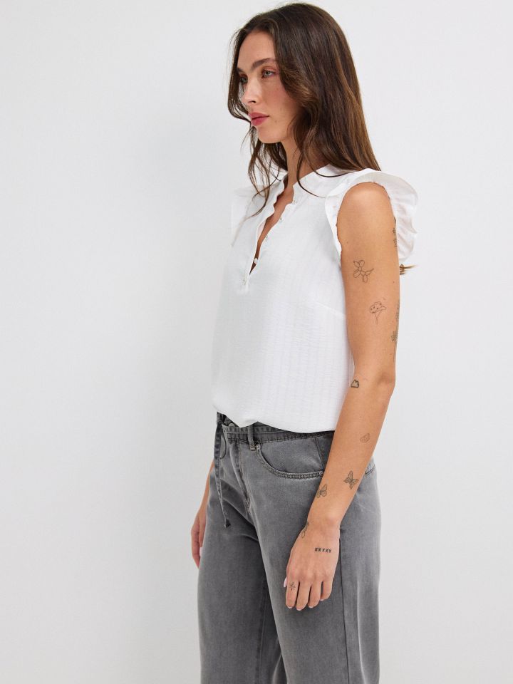 חולצה שינה כפתורי יהלומים בצבע אופוויט