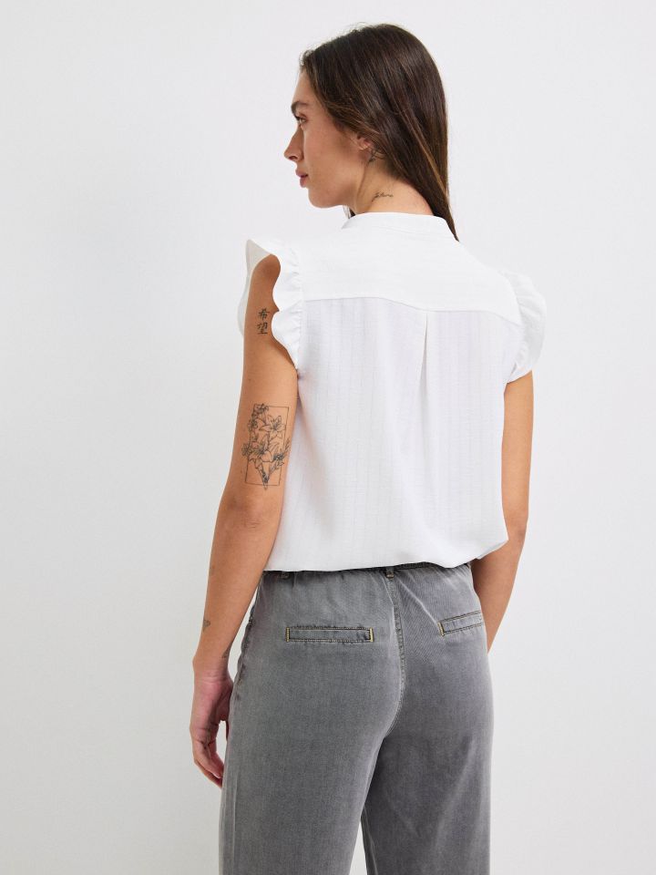 חולצה שינה כפתורי יהלומים בצבע אופוויט