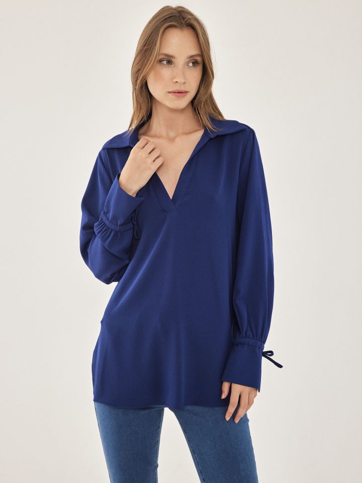 חולצה קשירה בשרוול בצבע נייבי