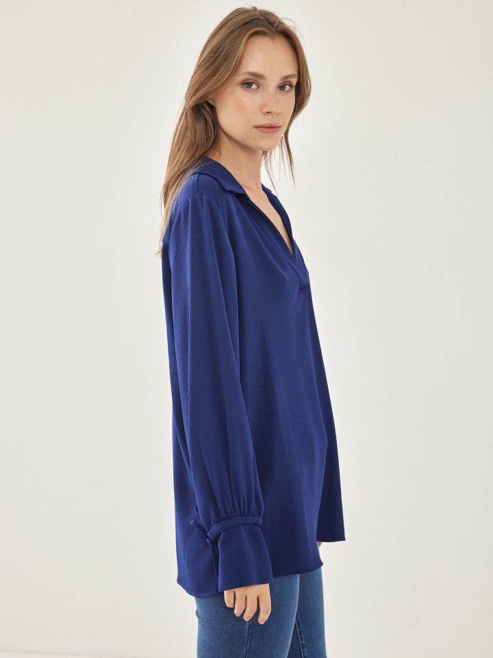 חולצה קשירה בשרוול בצבע נייבי