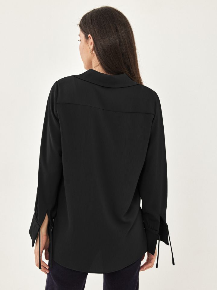 חולצה קשירה בשרוול בצבע שחור