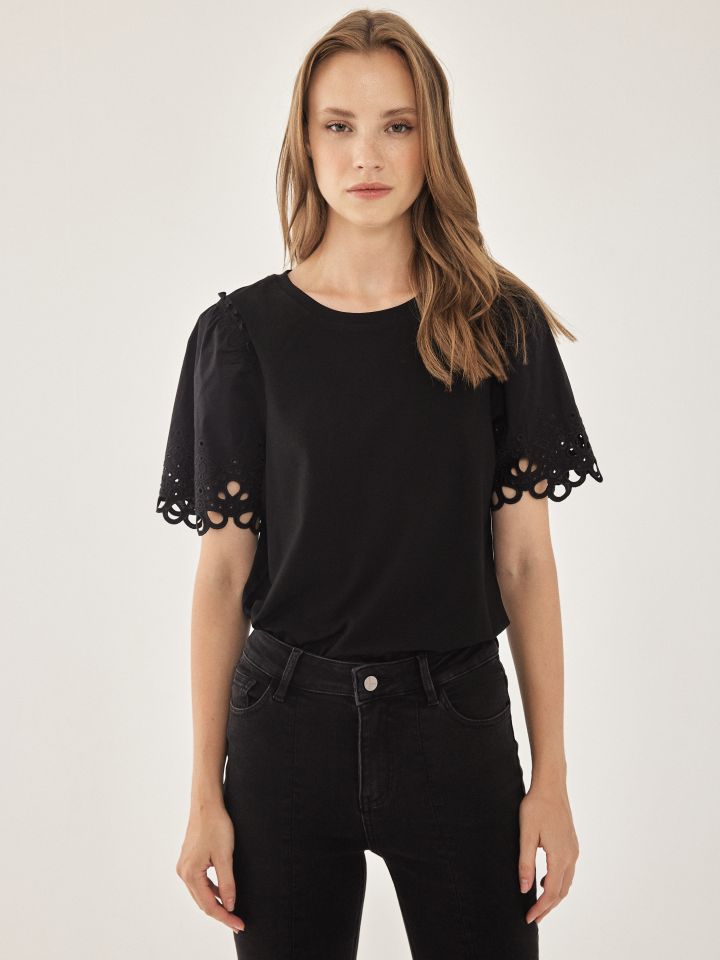 חולצה שרוול קרושה בצבע שחור