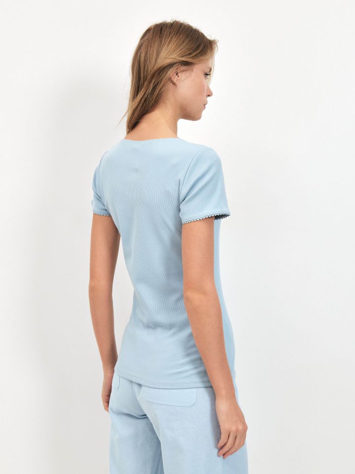 חולצה ריב פתח מרובע PROMO בצבע תכלת אורלי