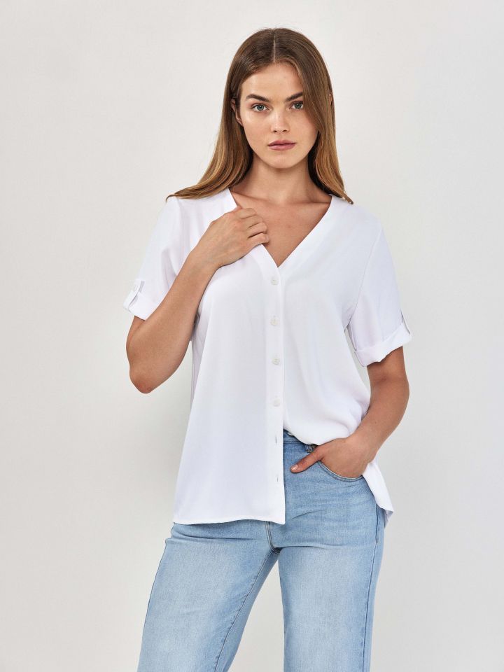 חולצה V כפתורים PROMO בצבע לבן