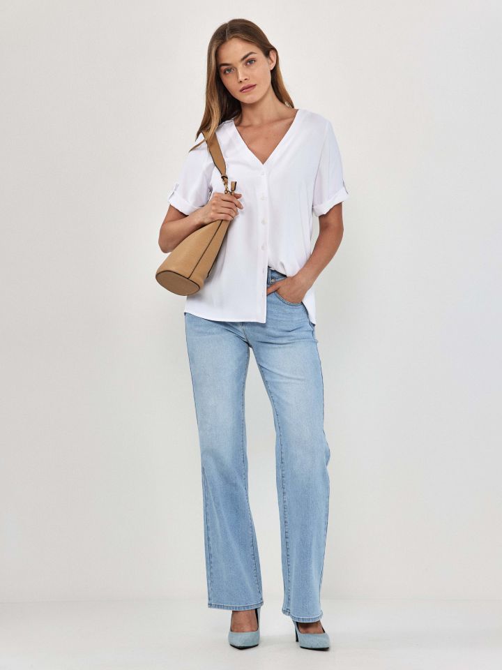 חולצה V כפתורים PROMO בצבע לבן