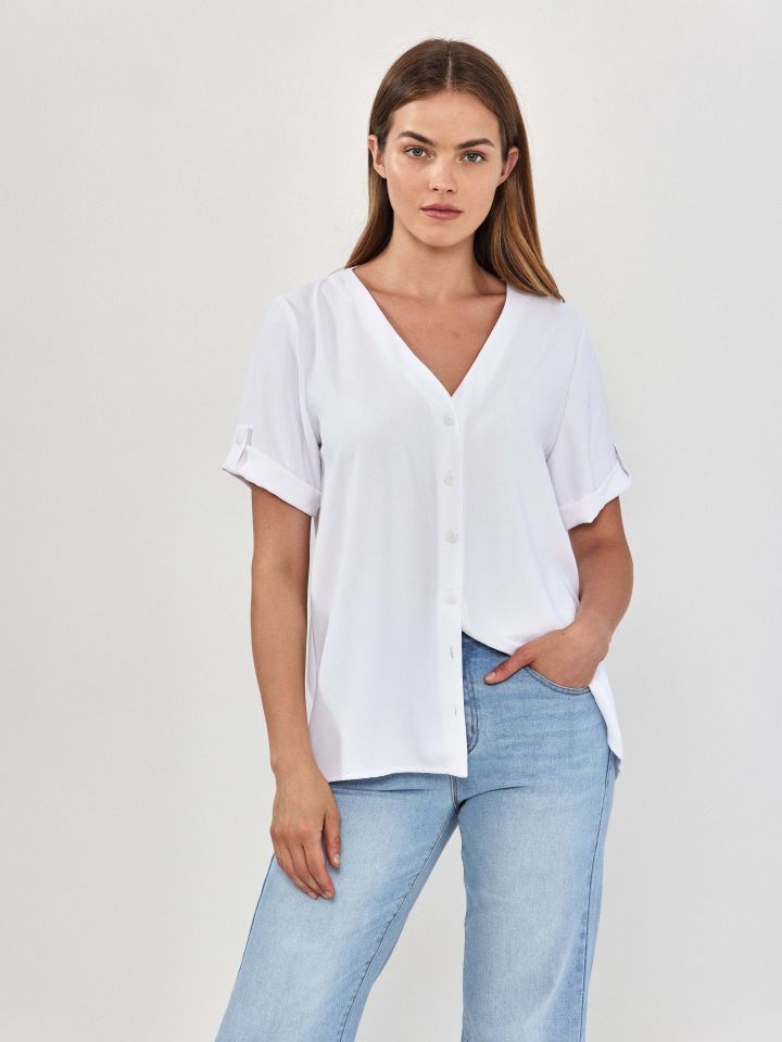 חולצה V כפתורים PROMO בצבע לבן