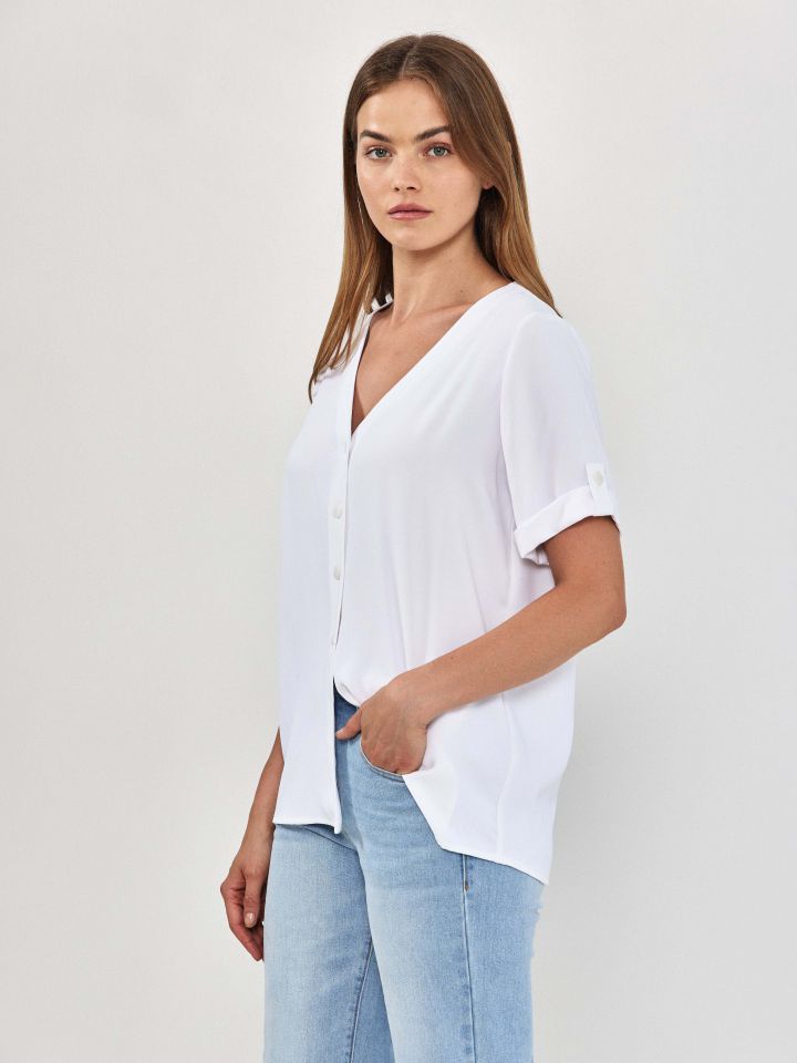 חולצה V כפתורים PROMO בצבע לבן